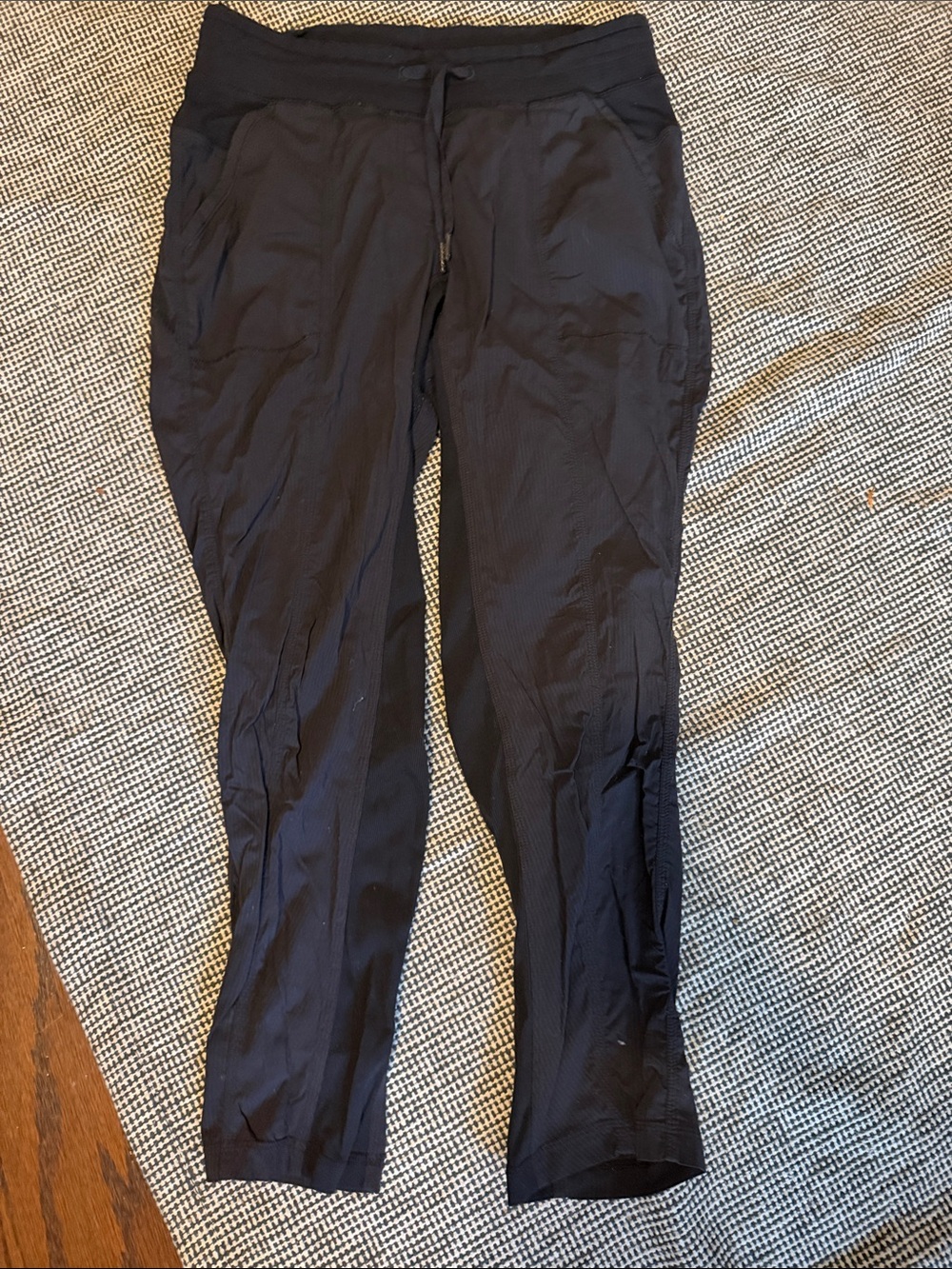 Lululemon Black cropped straight leg dance studio pants women’s sz 8